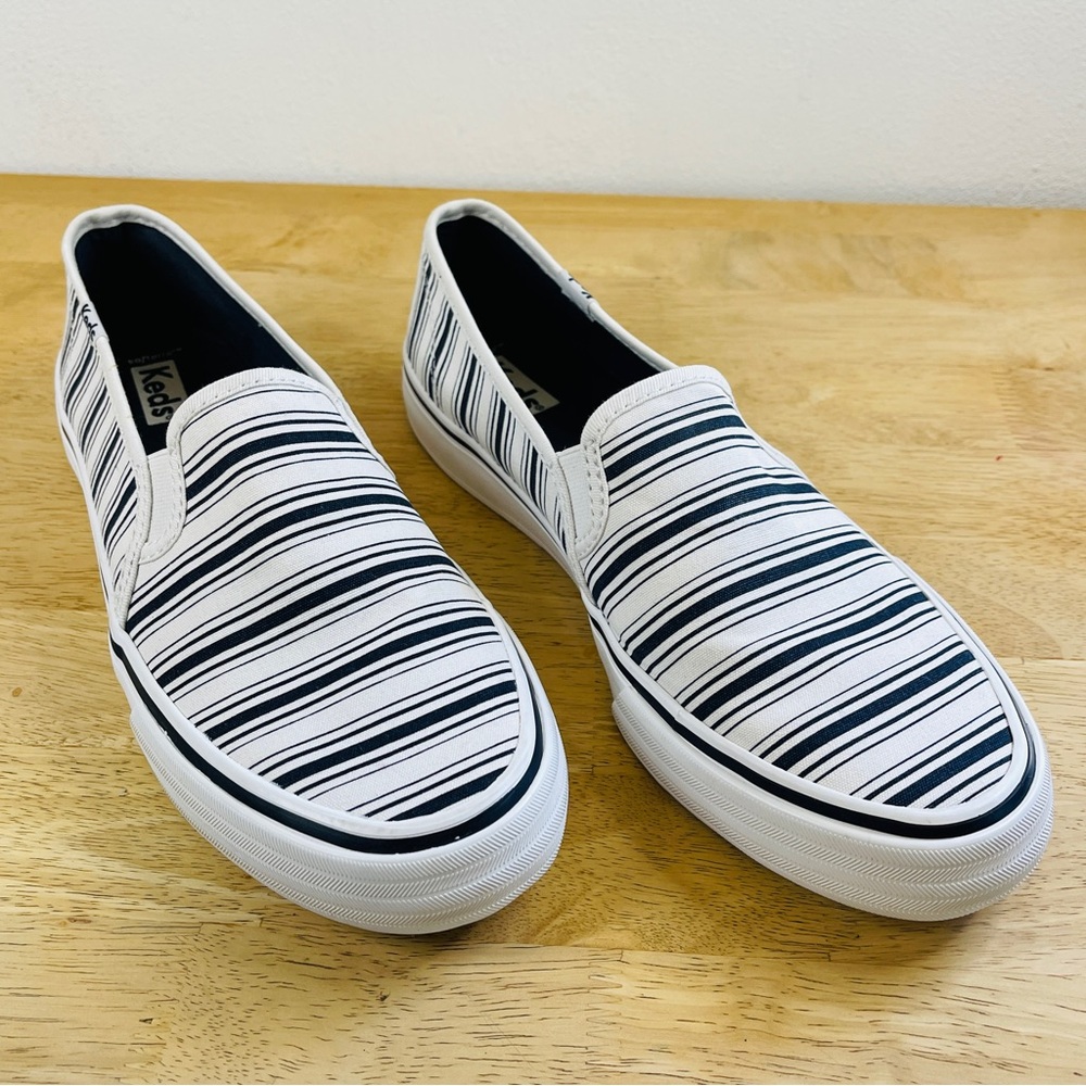 Ked's Women's Dark Navy & White Striped Canvas Slip On Sneakers Size 9